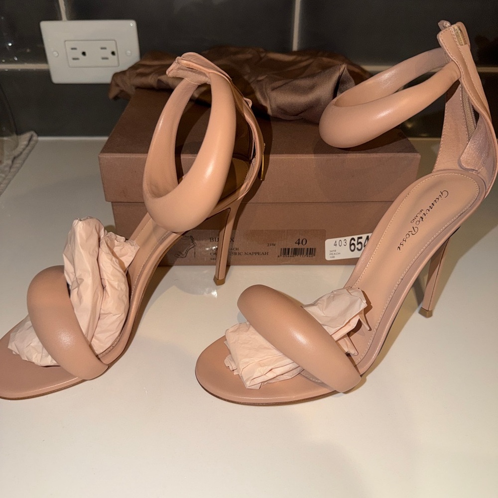 Gianvito Rossi Bijoux 105 leather heels nude color size 40 brand New 100% Auth!